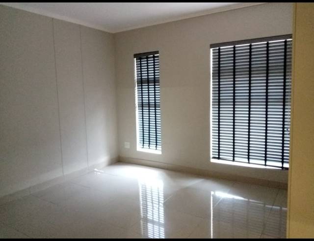 2 BEDROOM APARTMENT FOR SALE IN UMHLANGA RIDGE